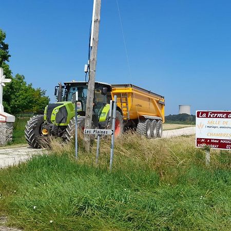 La Ferme De L'Isle Et Sa Roulotte Panzió Avaray Kültér fotó