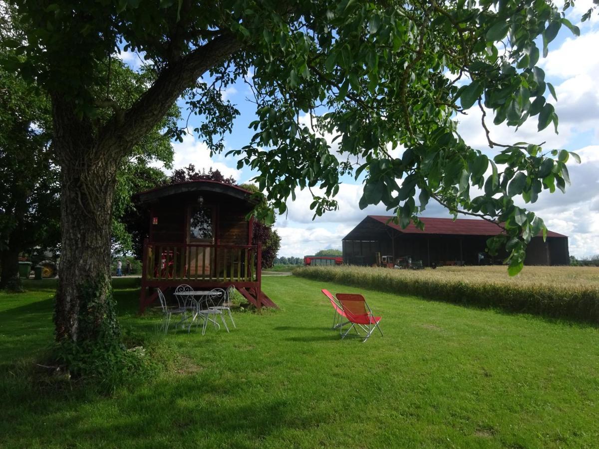 La Ferme De L'Isle Et Sa Roulotte Panzió Avaray Kültér fotó