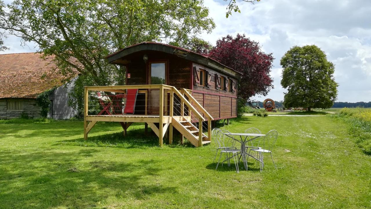 La Ferme De L'Isle Et Sa Roulotte Panzió Avaray Kültér fotó