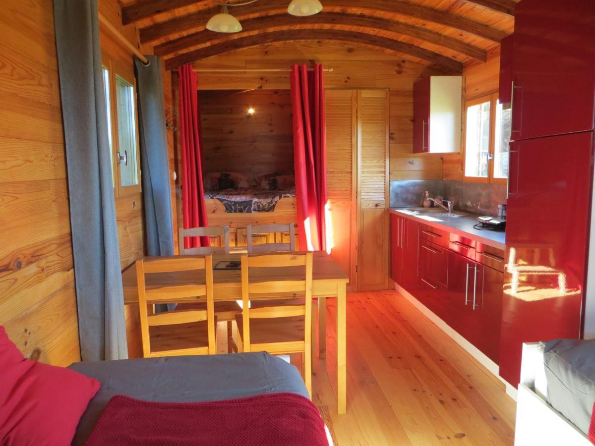 La Ferme De L'Isle Et Sa Roulotte Panzió Avaray Kültér fotó