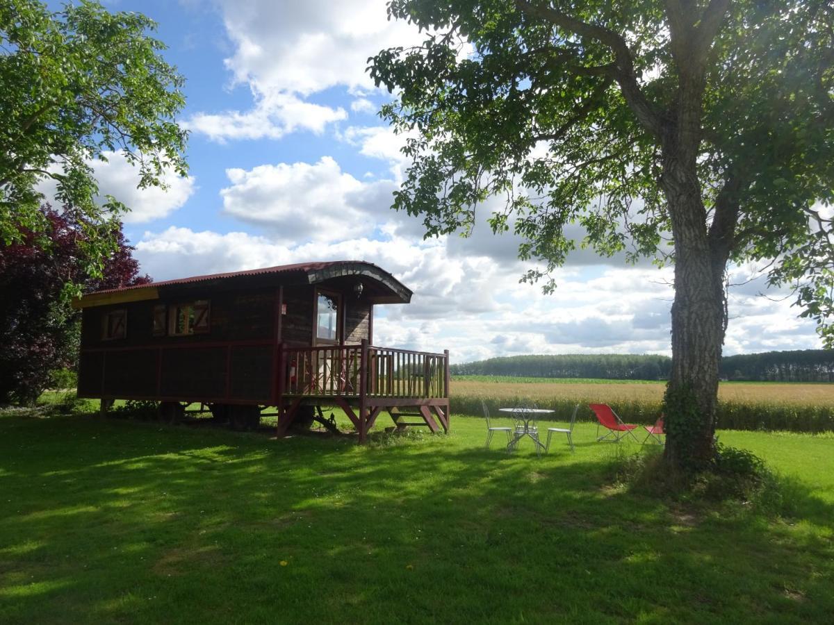 La Ferme De L'Isle Et Sa Roulotte Panzió Avaray Kültér fotó