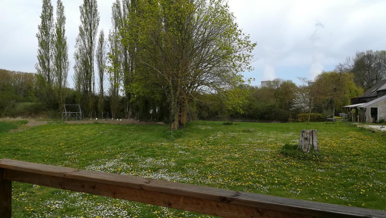 La Ferme De L'Isle Et Sa Roulotte Panzió Avaray Kültér fotó