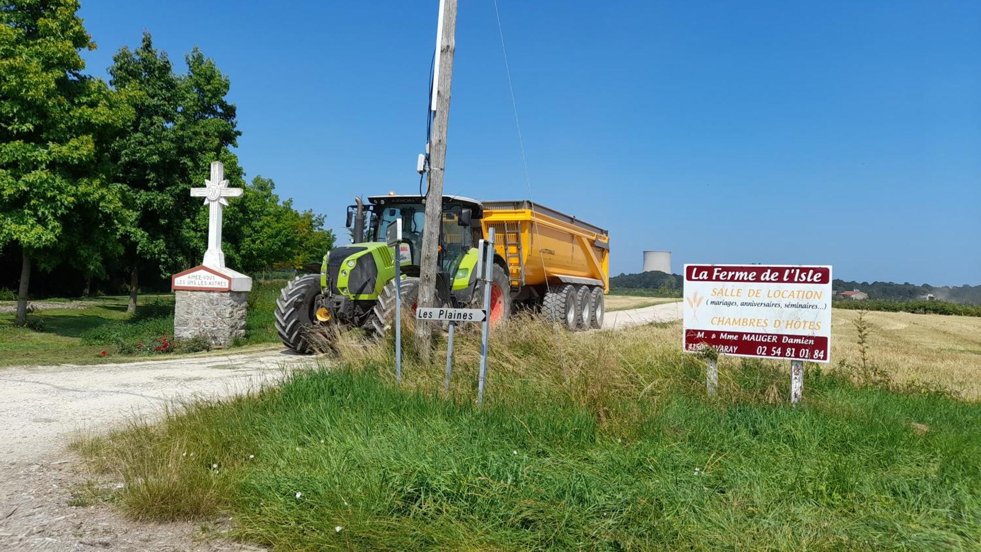 La Ferme De L'Isle Et Sa Roulotte Panzió Avaray Kültér fotó