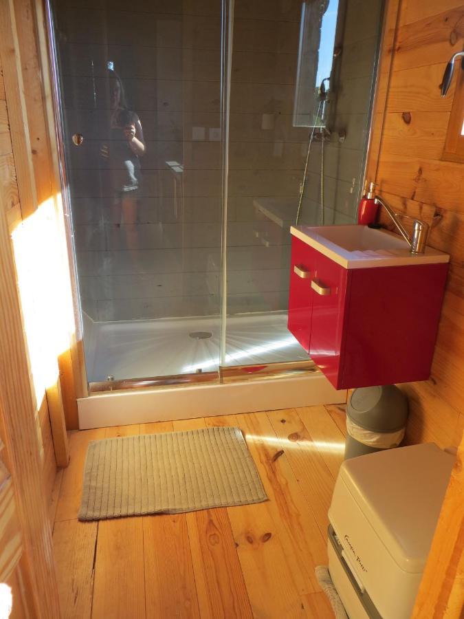 La Ferme De L'Isle Et Sa Roulotte Panzió Avaray Kültér fotó