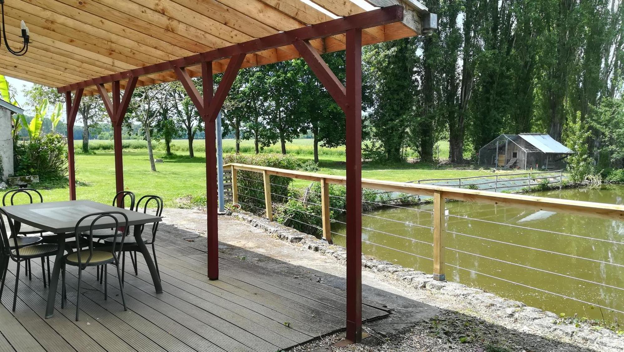 La Ferme De L'Isle Et Sa Roulotte Panzió Avaray Szoba fotó